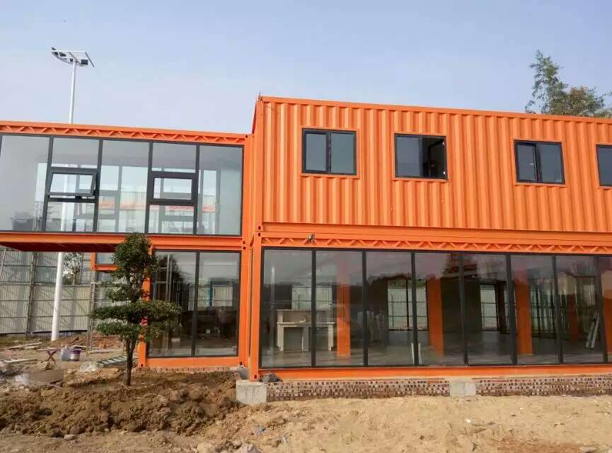 雷悦重工建集装箱售楼处